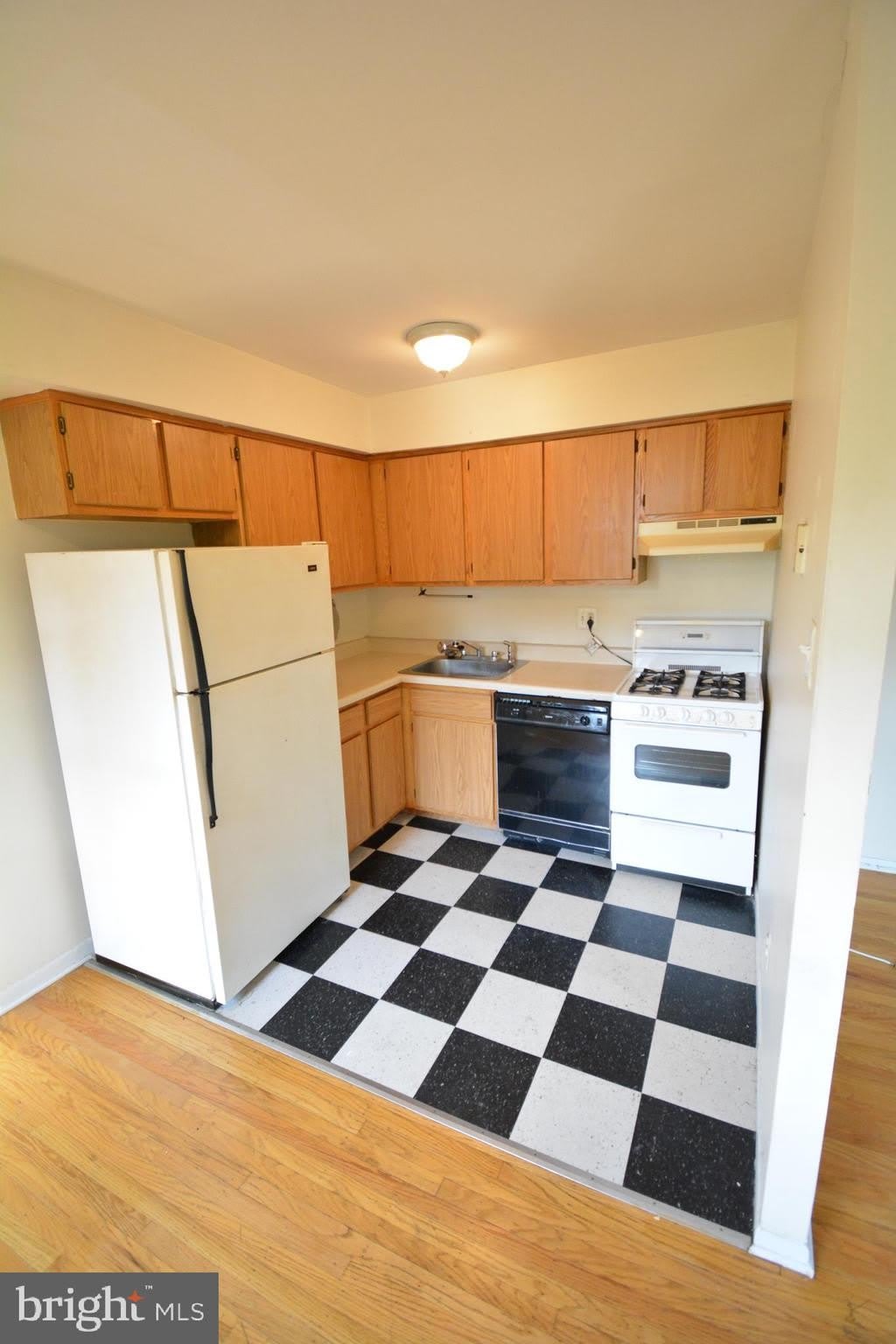 3413 CRESSON Street – photo 5