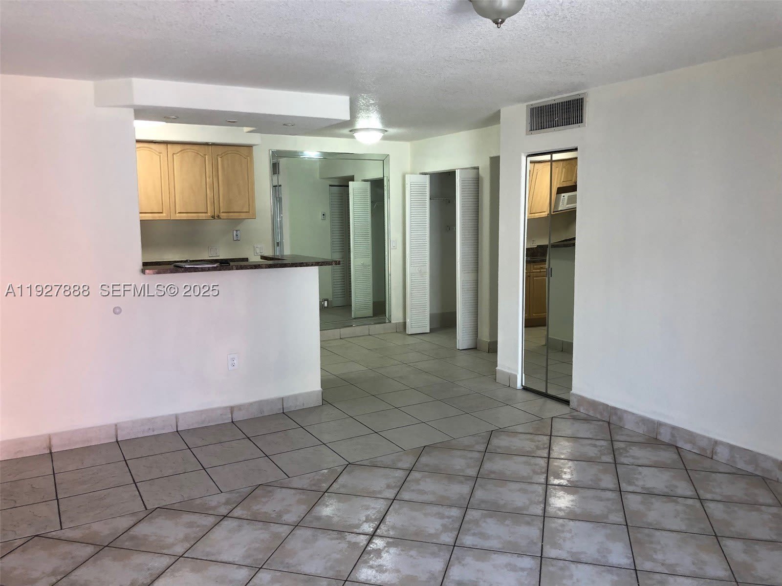 10744 N Kendall Dr – photo 5