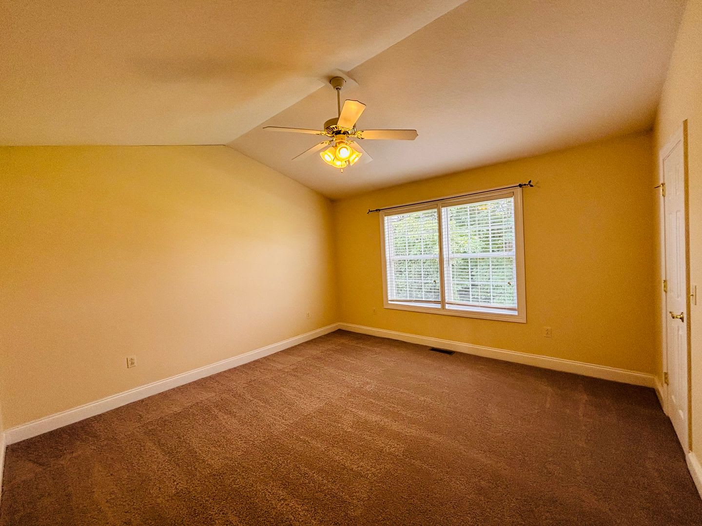 3 Bedroom 2 Bath Townhouse – photo 5