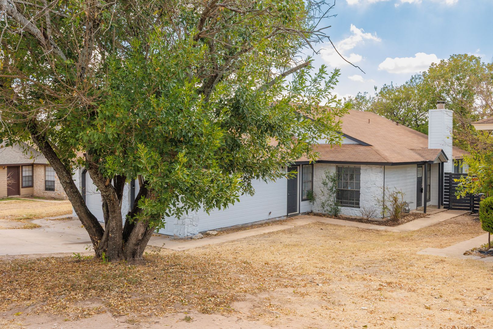 Beautifully Updated 3-Bedroom Home with No Carpet & Private Fenced Yard in Round Rock – photo 2
