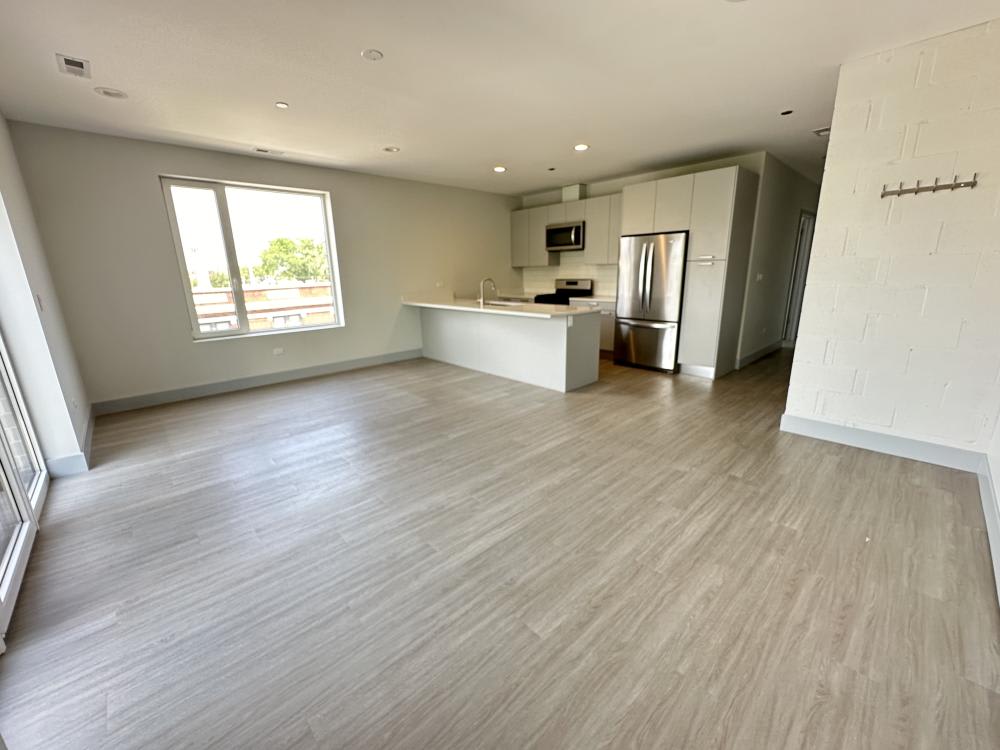 6355 N Glenwood Ave – photo 2