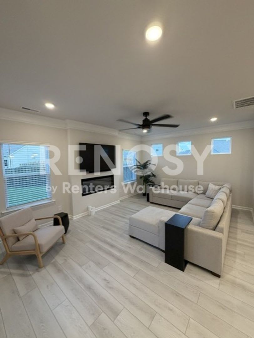 The fully furnished 3 Bedroom 3 bath home is just what you need! – photo 2