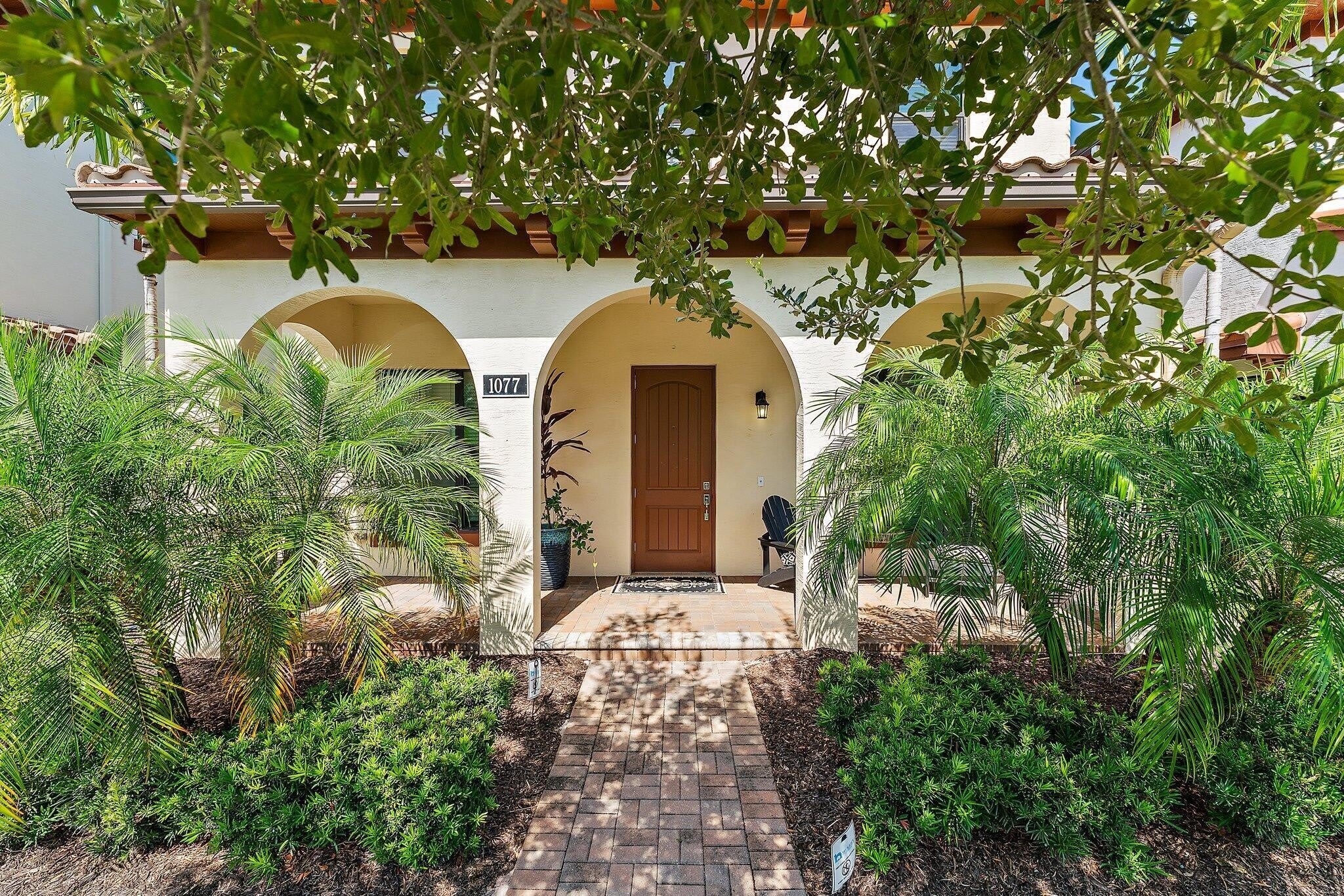 1077 Faulkner Terrace – photo 1