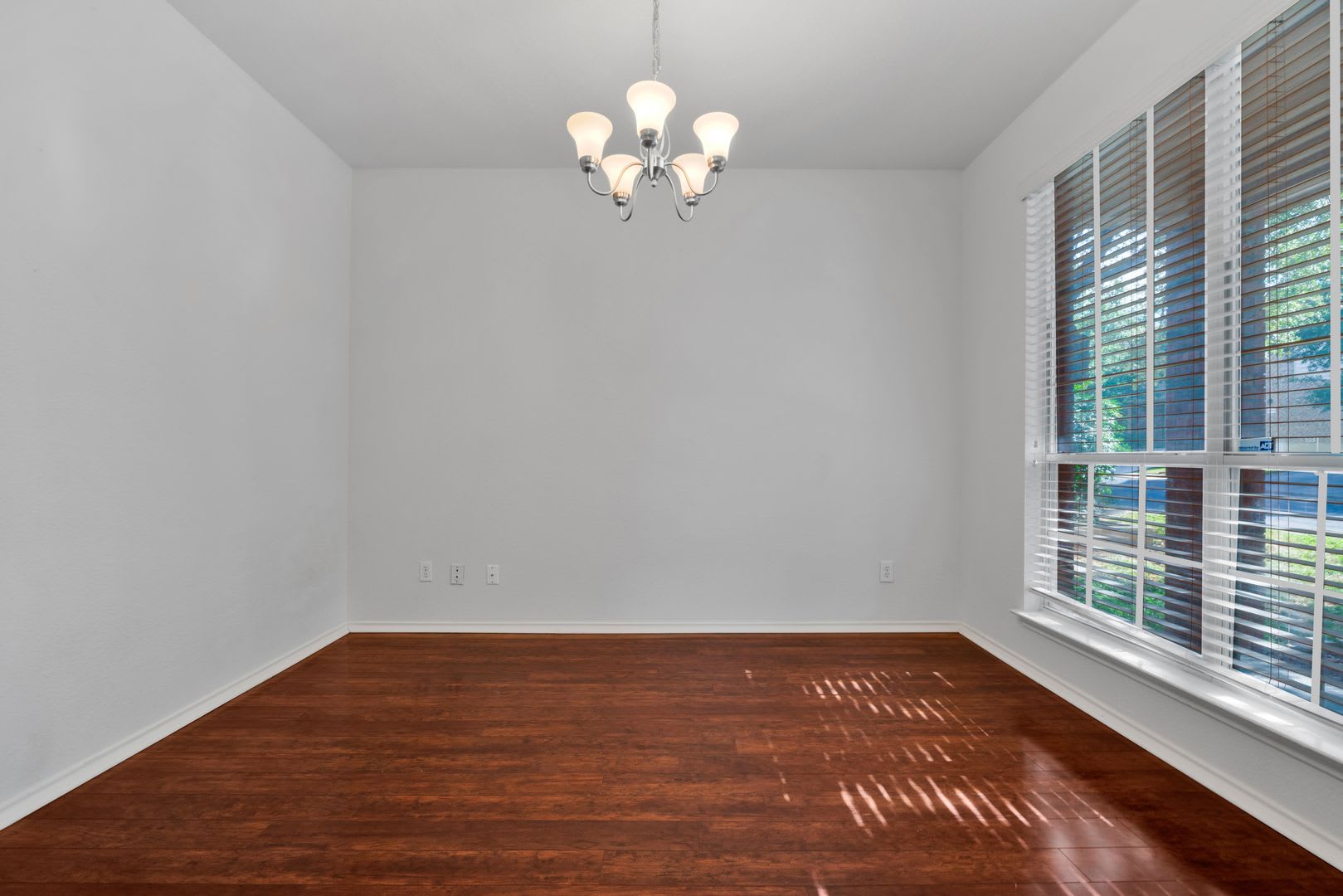 Spacious 5 Bedroom Beauty In Trinity Oaks With Community Perks – photo 3