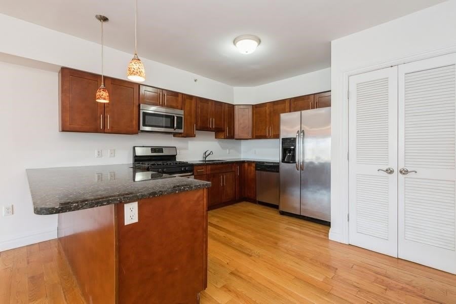 125 43RD ST – photo 2