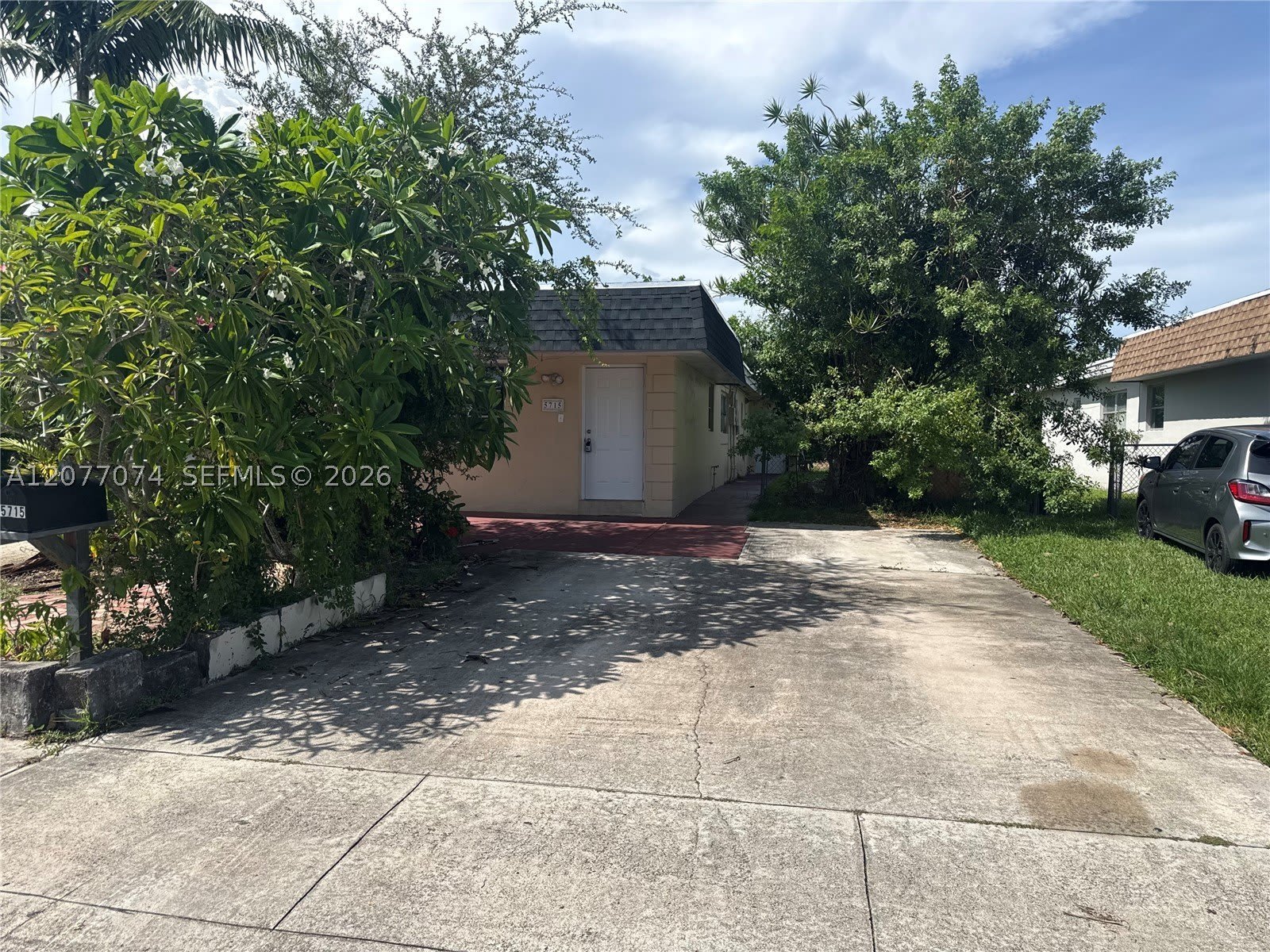 5715 Hayes St – photo 2