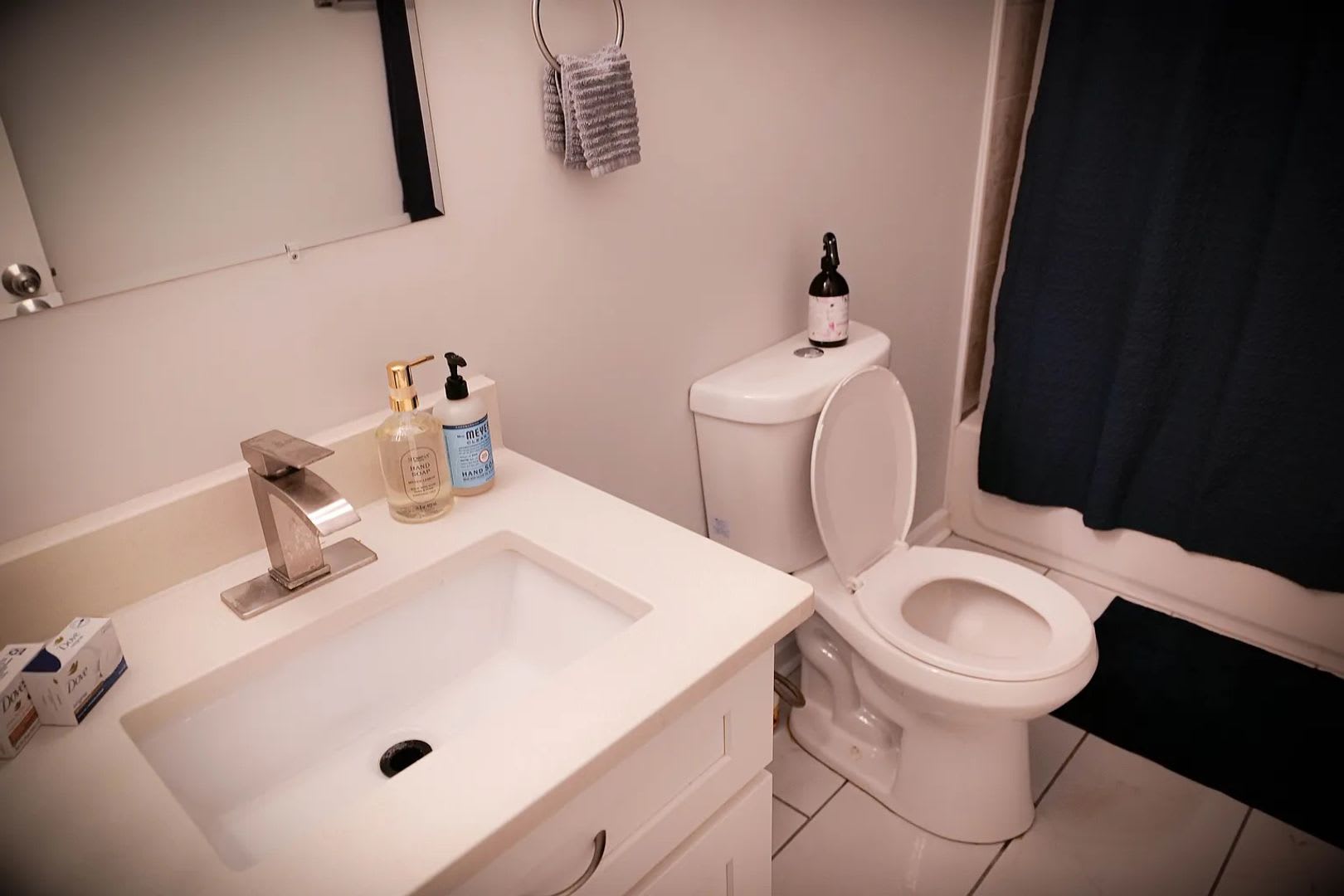 Room in 5 Bedroom Home at E Ontario Ave – photo 5