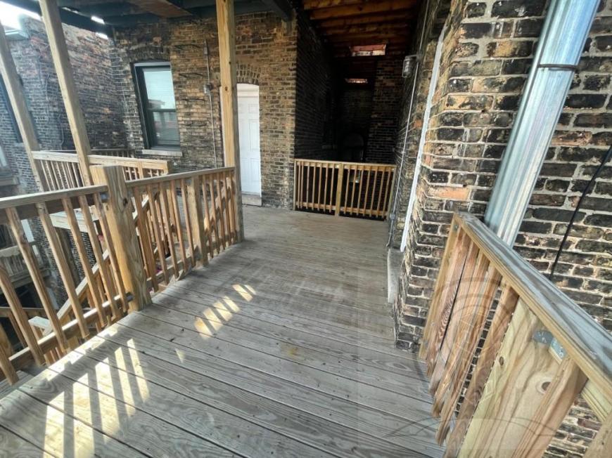 1010 W Dakin St – photo 4