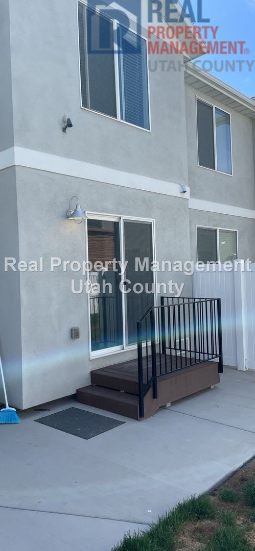 New Lower Price! Pet Friendly Townhouse Plus $500 off first full month rent – photo 3