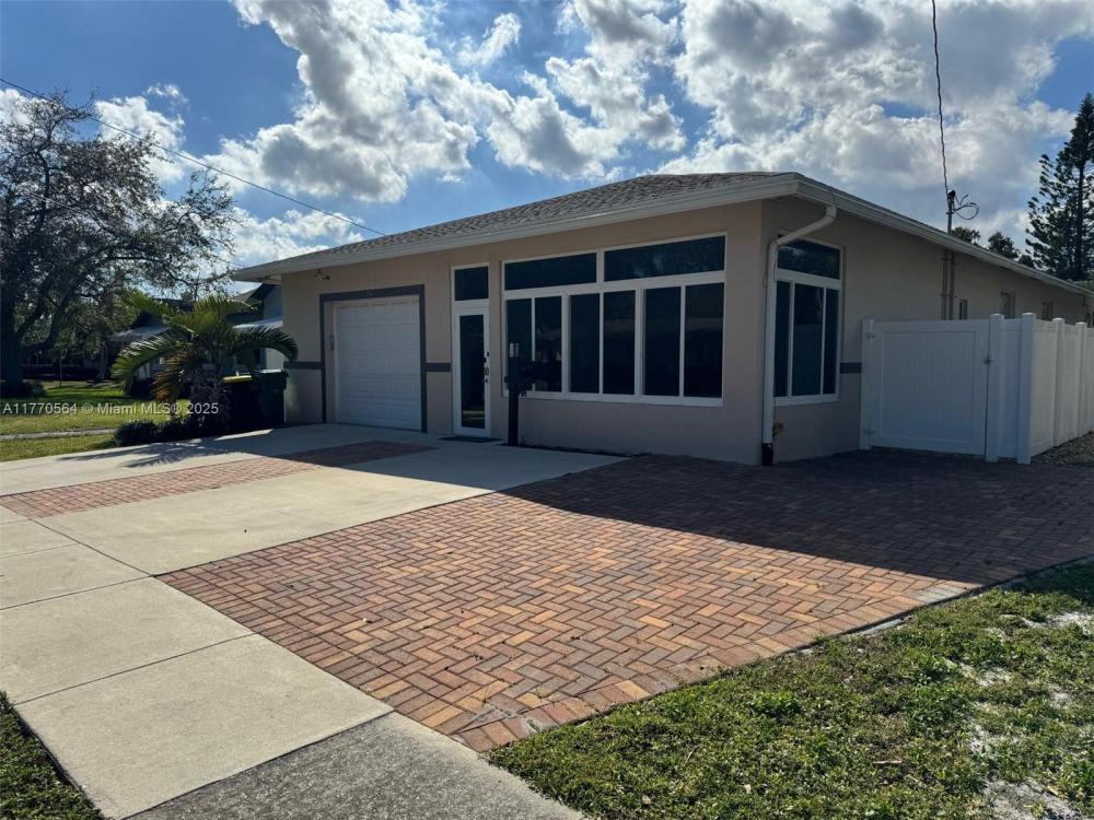 350 SW 2nd Ave – photo 1