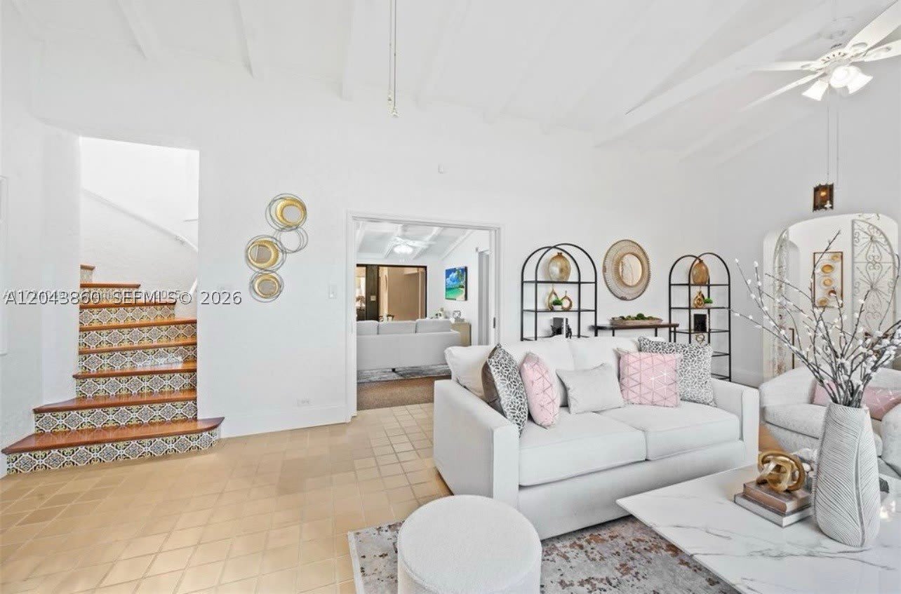 1056 Harrison St – photo 5