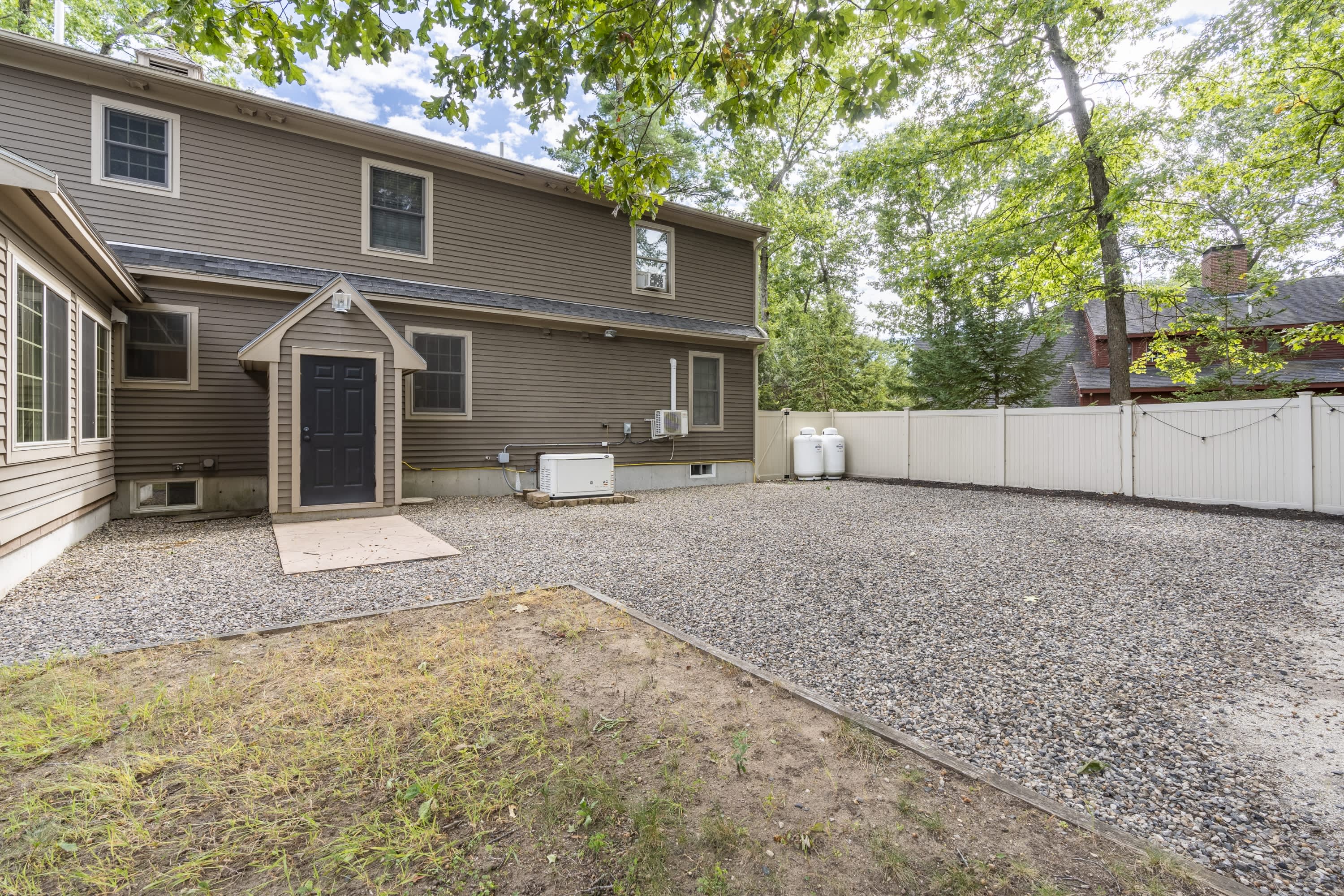 13 Andrew Avenue – photo 2