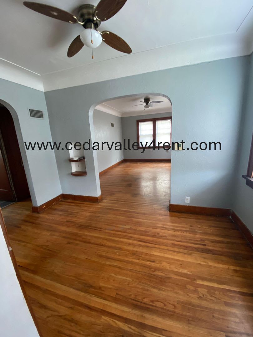 3 Bedroom 1 Bath 517 Center St Waterloo Ia – photo 2