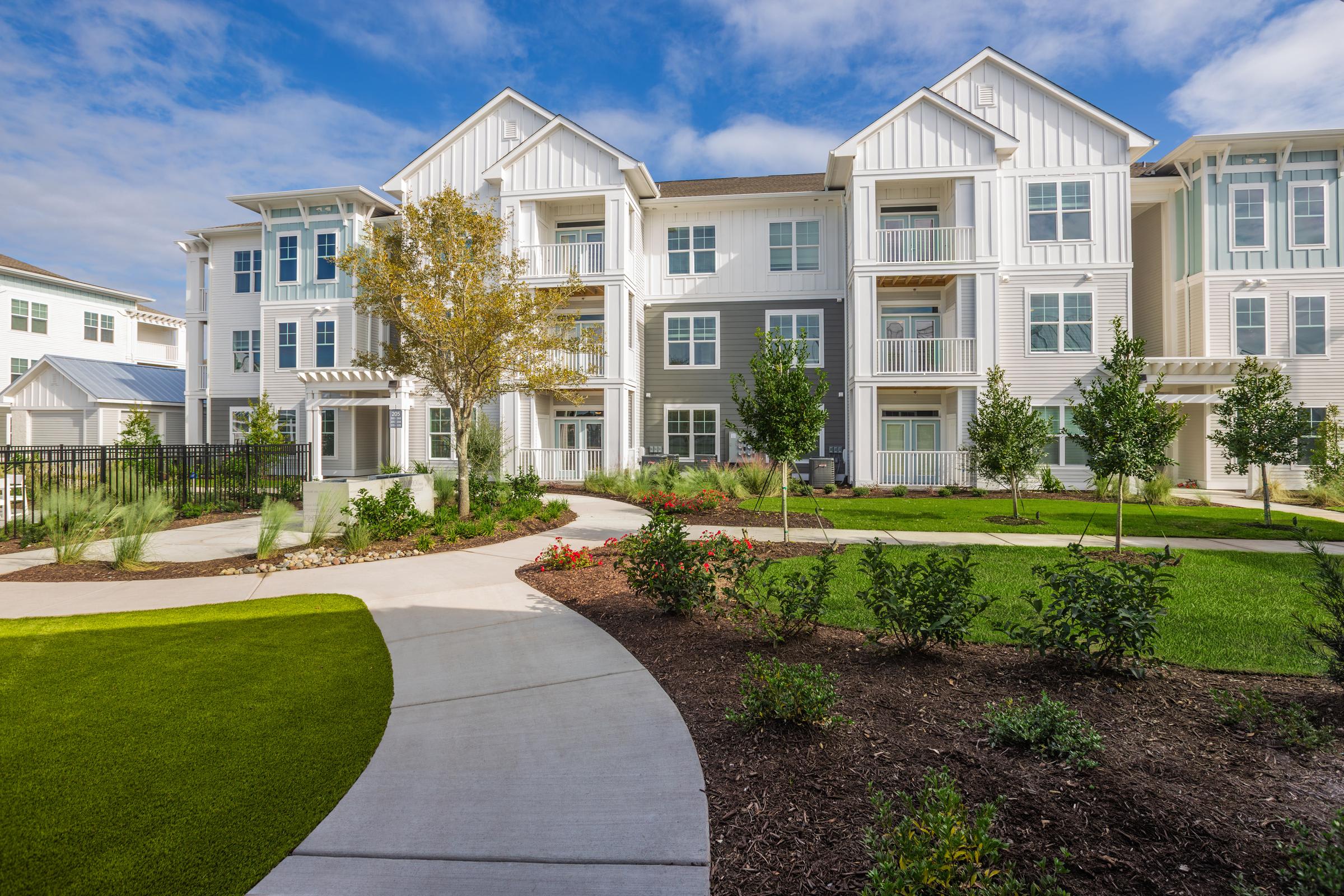 Middle Sound West Apartments – photo 3