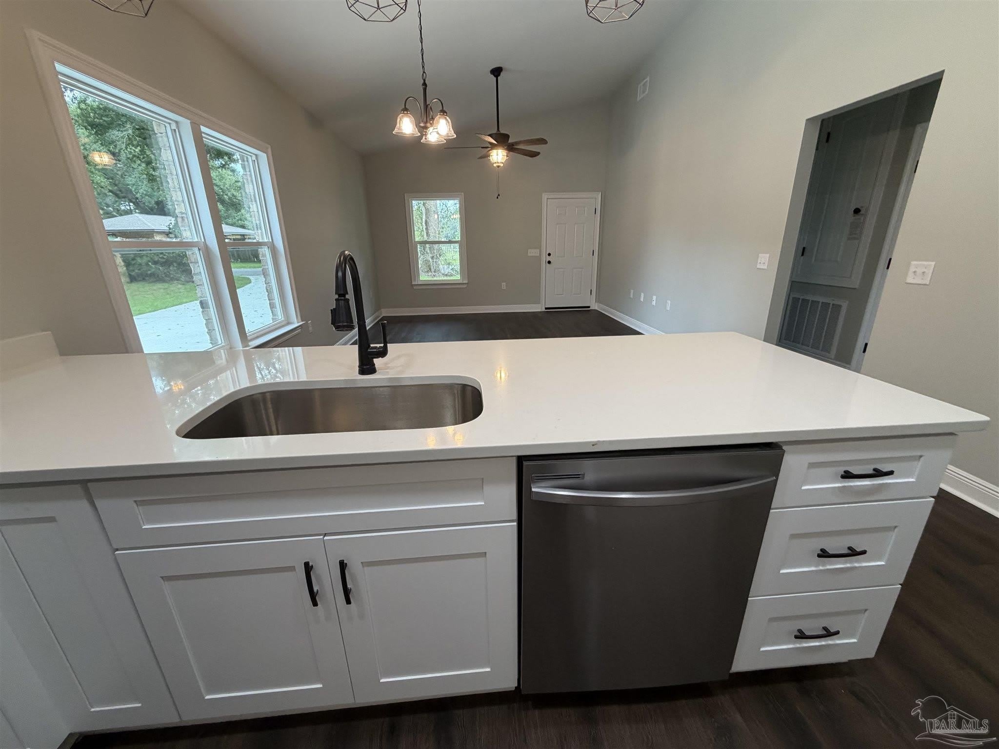 3920 Thornton St – photo 5