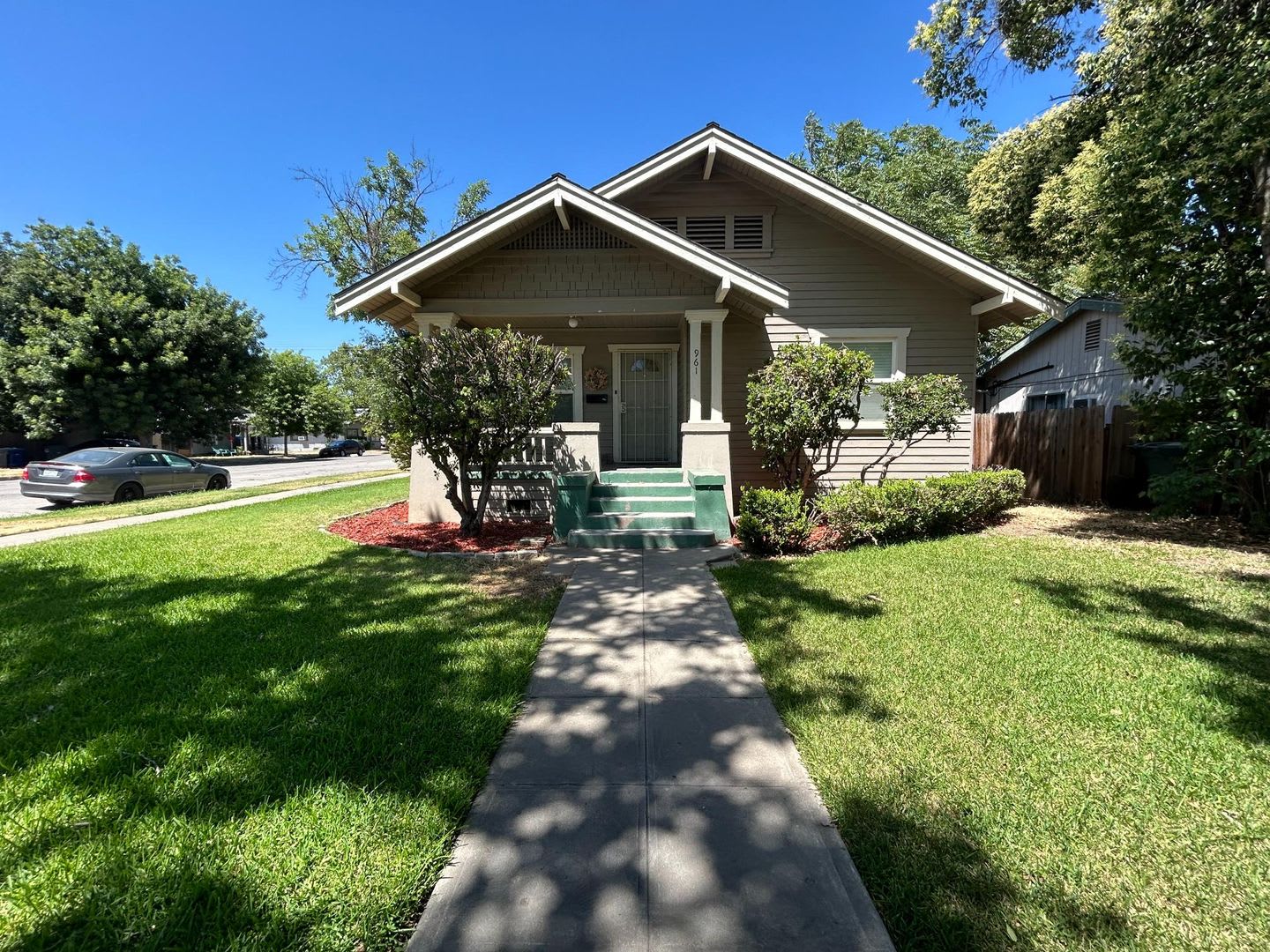 961 W 19th Street – photo 1