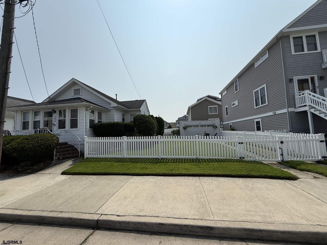 104 N 35th Ave – photo 2