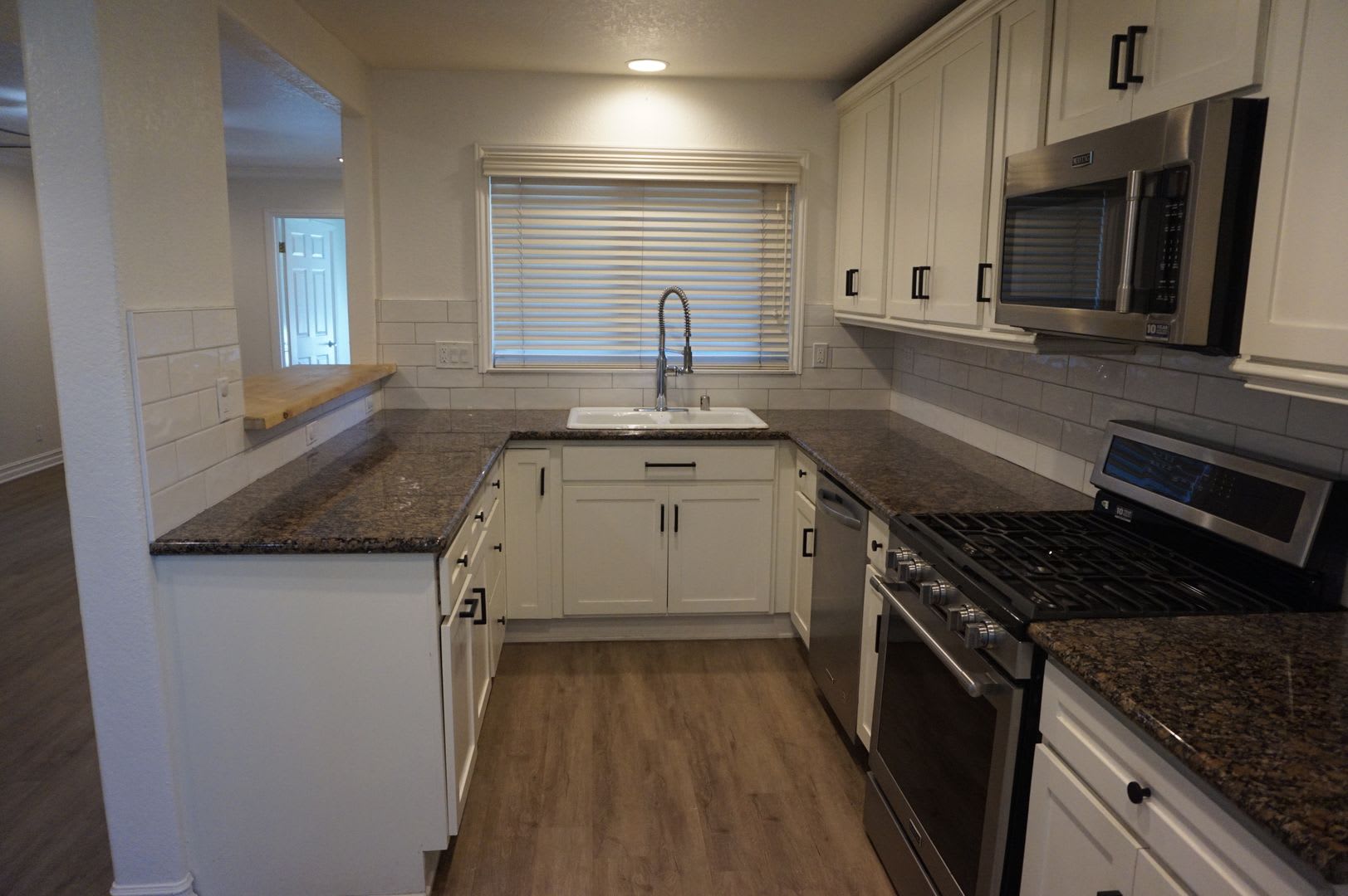 2 Bedroom, 2 Bathroom Condo – photo 1