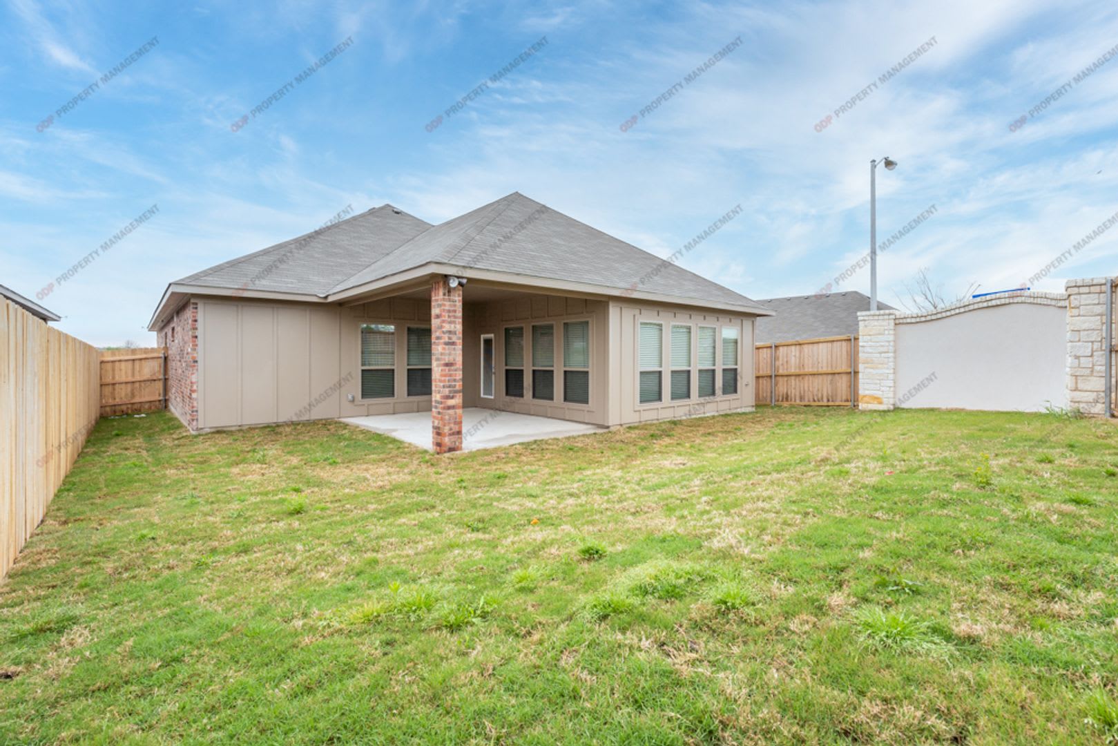 Large Home – photo 2
