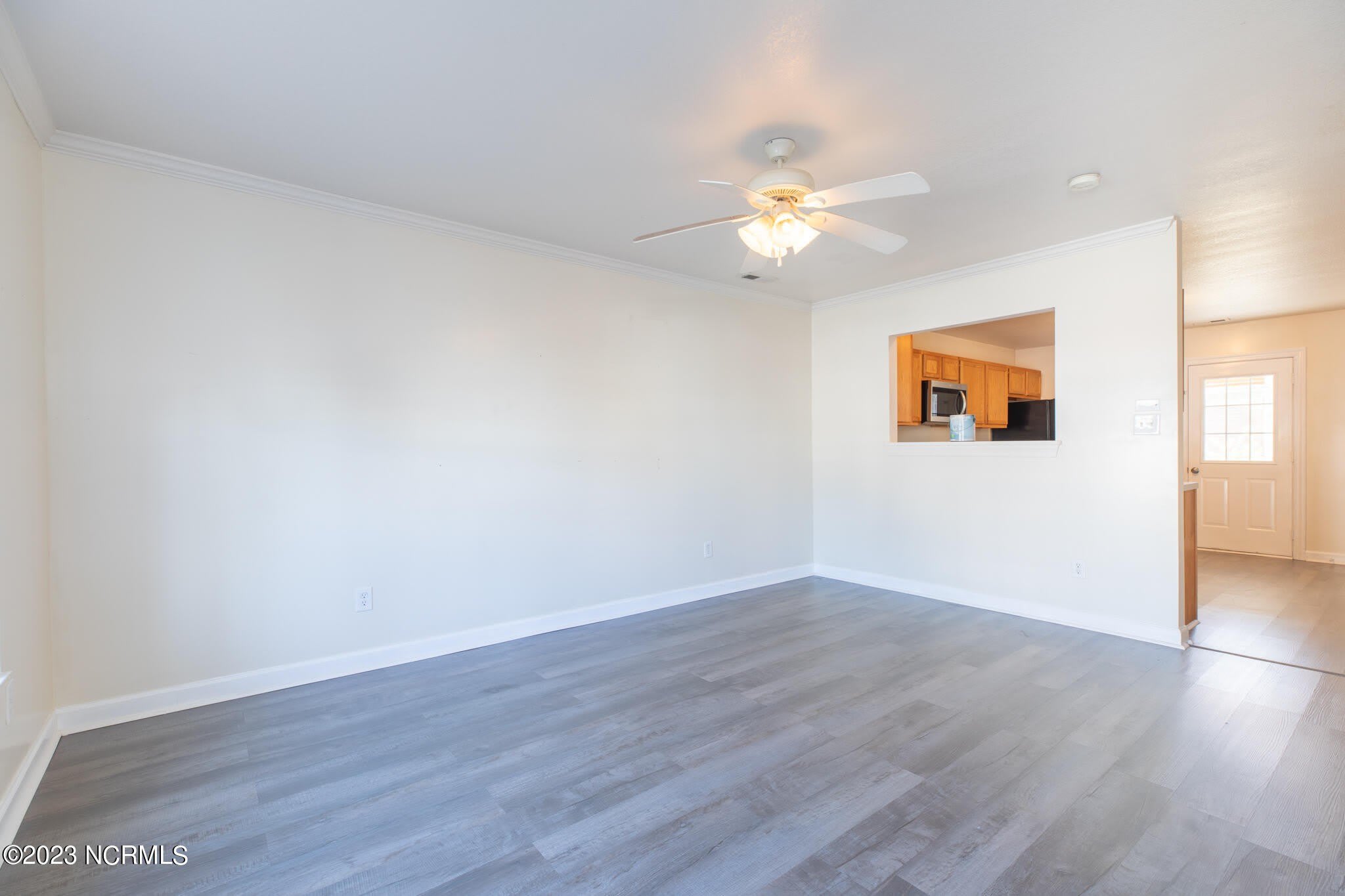 401 Springwood Drive – photo 4