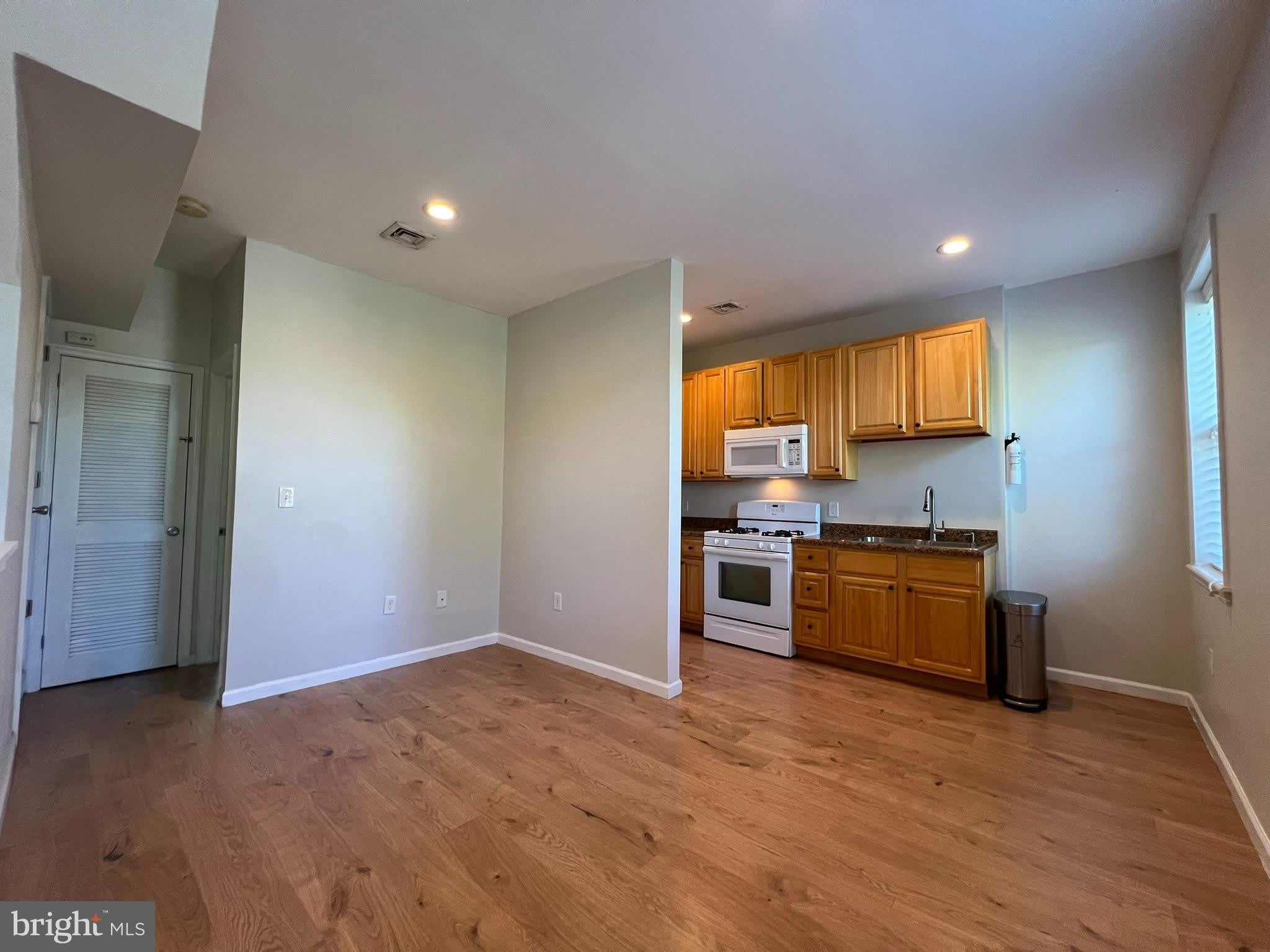 255 MERCER Street – photo 3