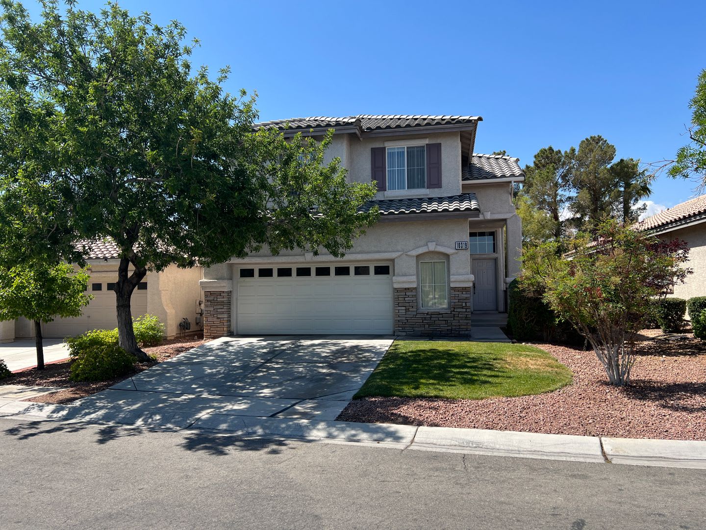 Stunning 4 Bed 2Bath 2Car Home Located In The Village In Summerlin – photo 1
