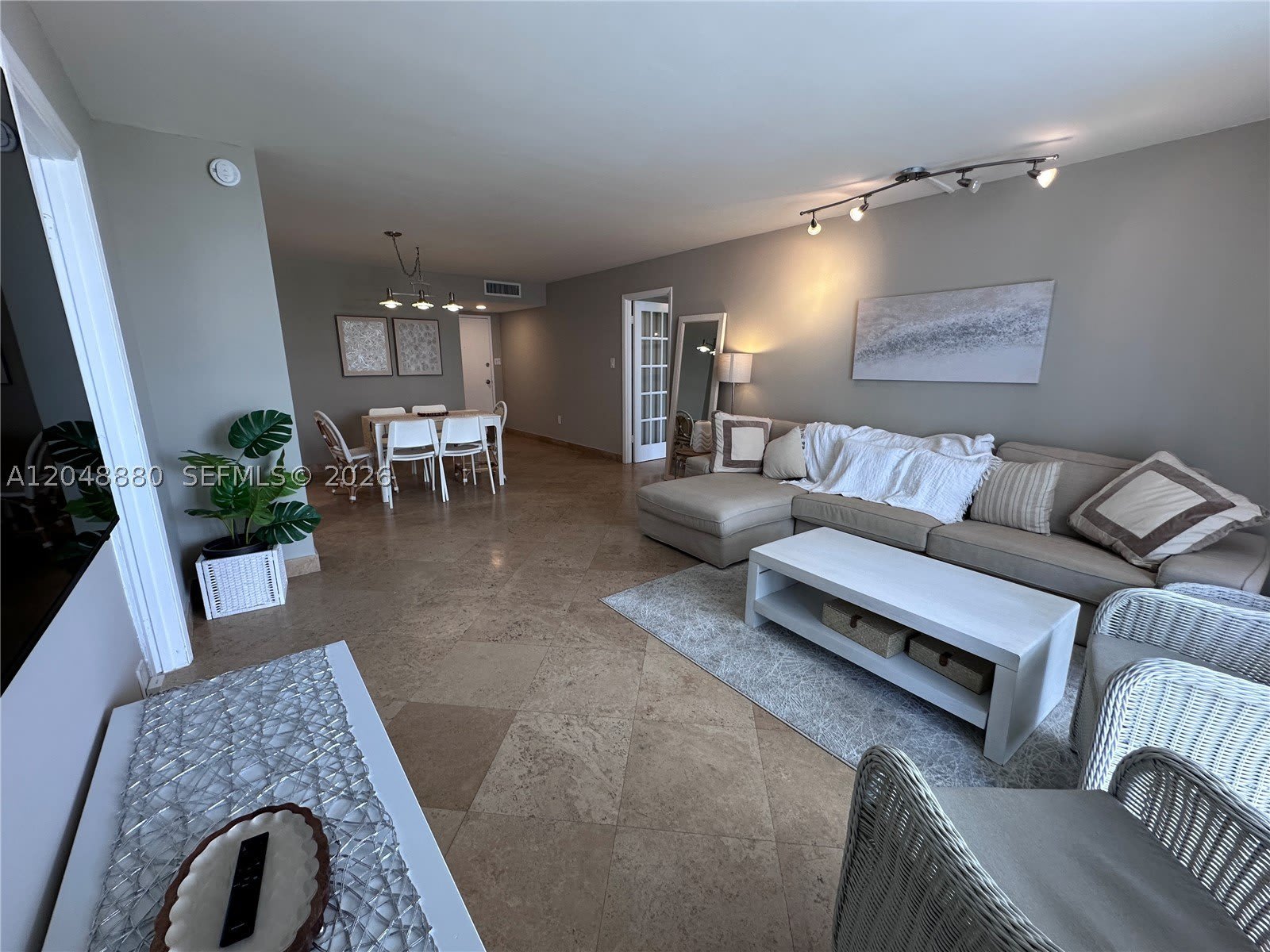 18021 Biscayne Blvd – photo 2