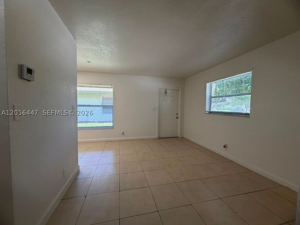 919 NW 2nd Ave – photo 2