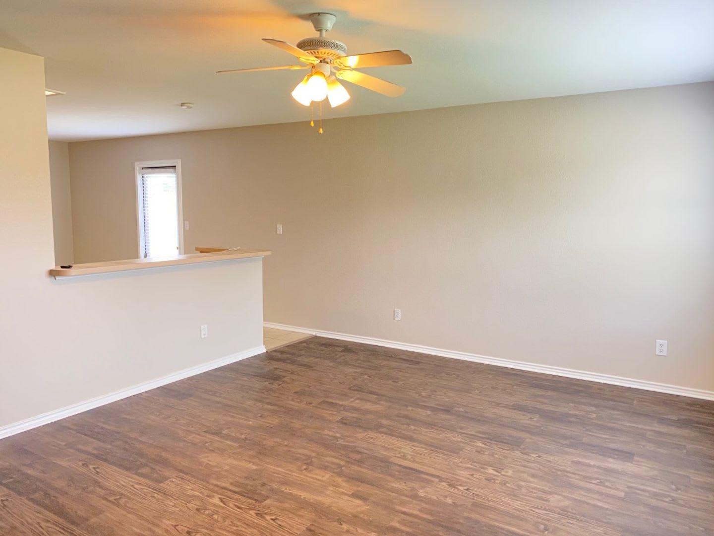 New Braunfels 3 Bedroom Single Story Duplex Available Now – photo 3