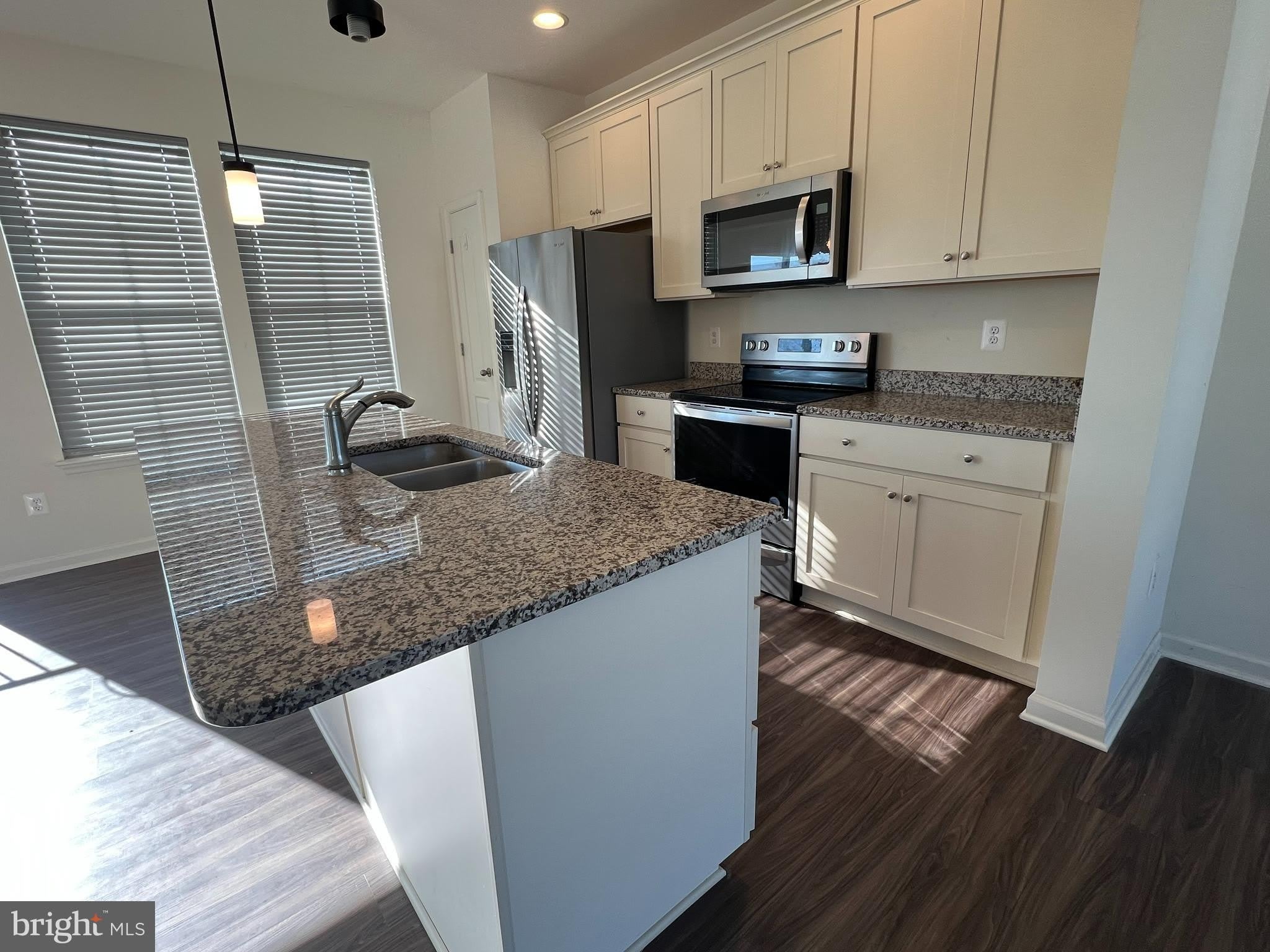 220 CHARTERHOUSE Street – photo 3