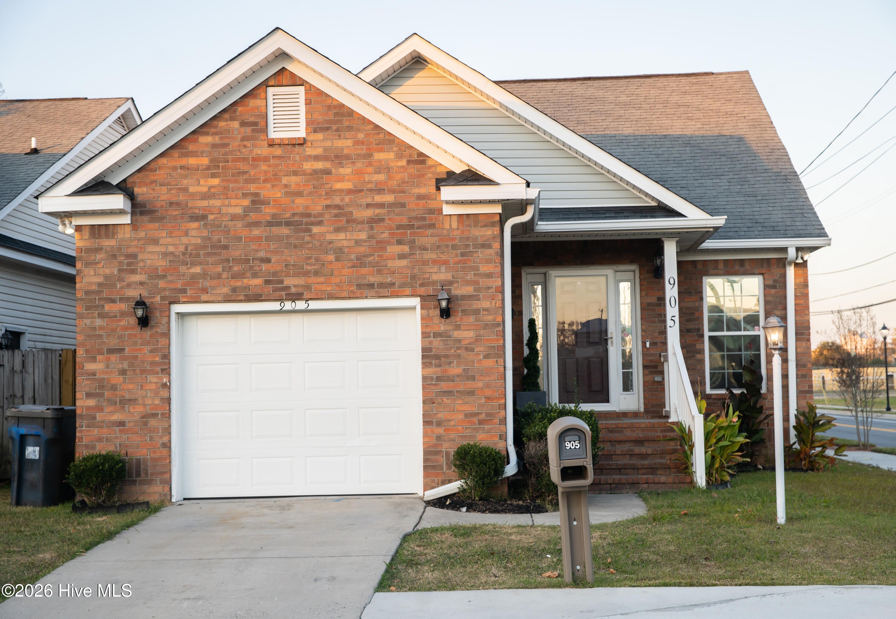 905 Hopkins Street – photo 3