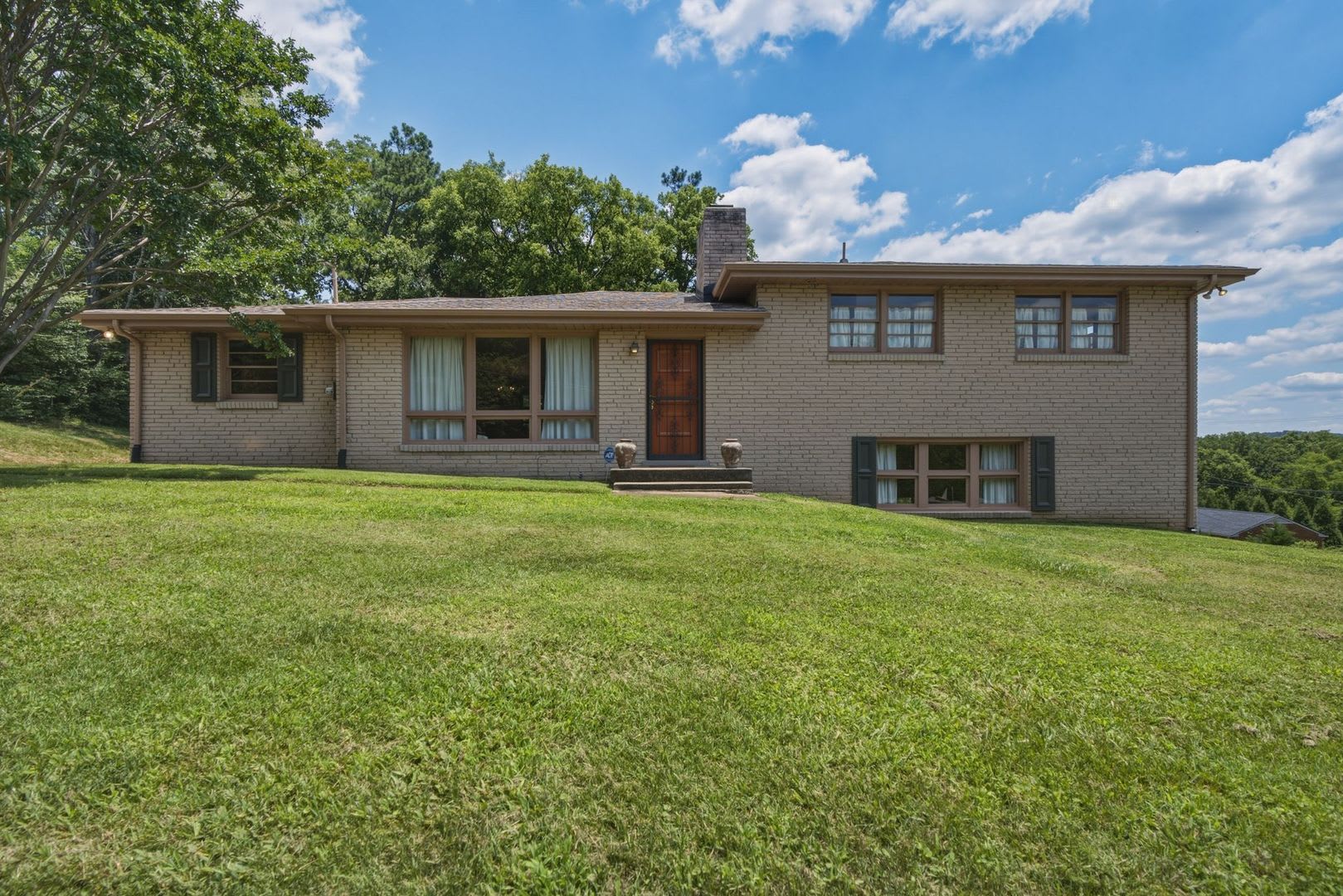 Welcome To A Rare Opportunity To Experience Authentic Mid Century Modern Living In One Of Nashville S Most Beloved Neighborhoods – photo 1
