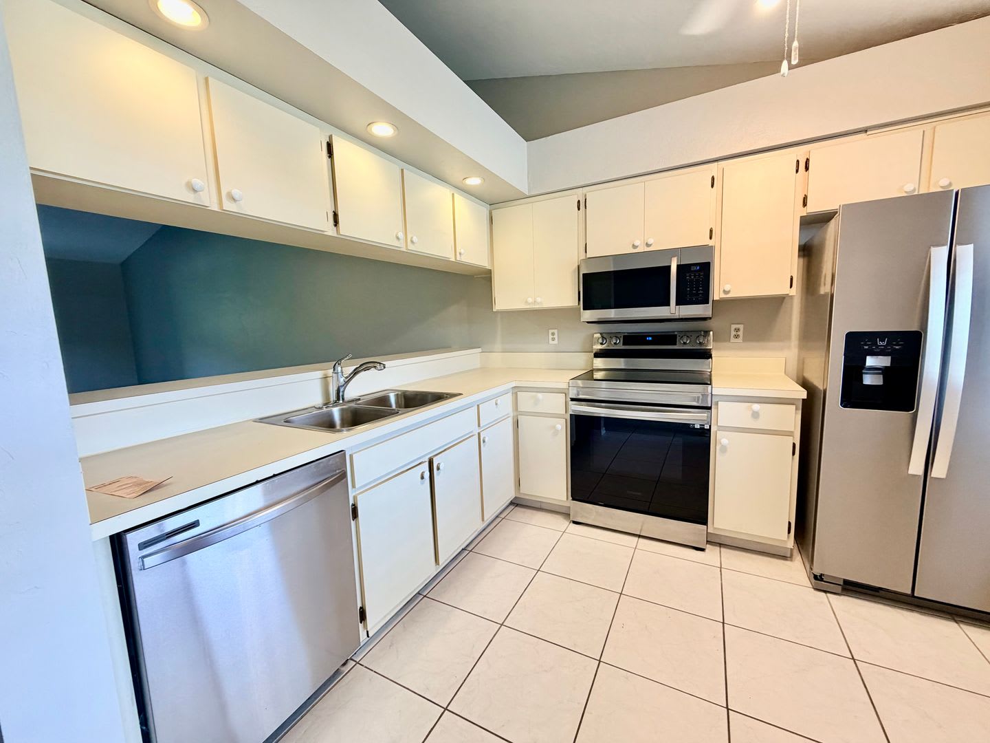 Cross Creek 2nd floor condo 2 bed 2 bath!!!!! Free Application!! – photo 5