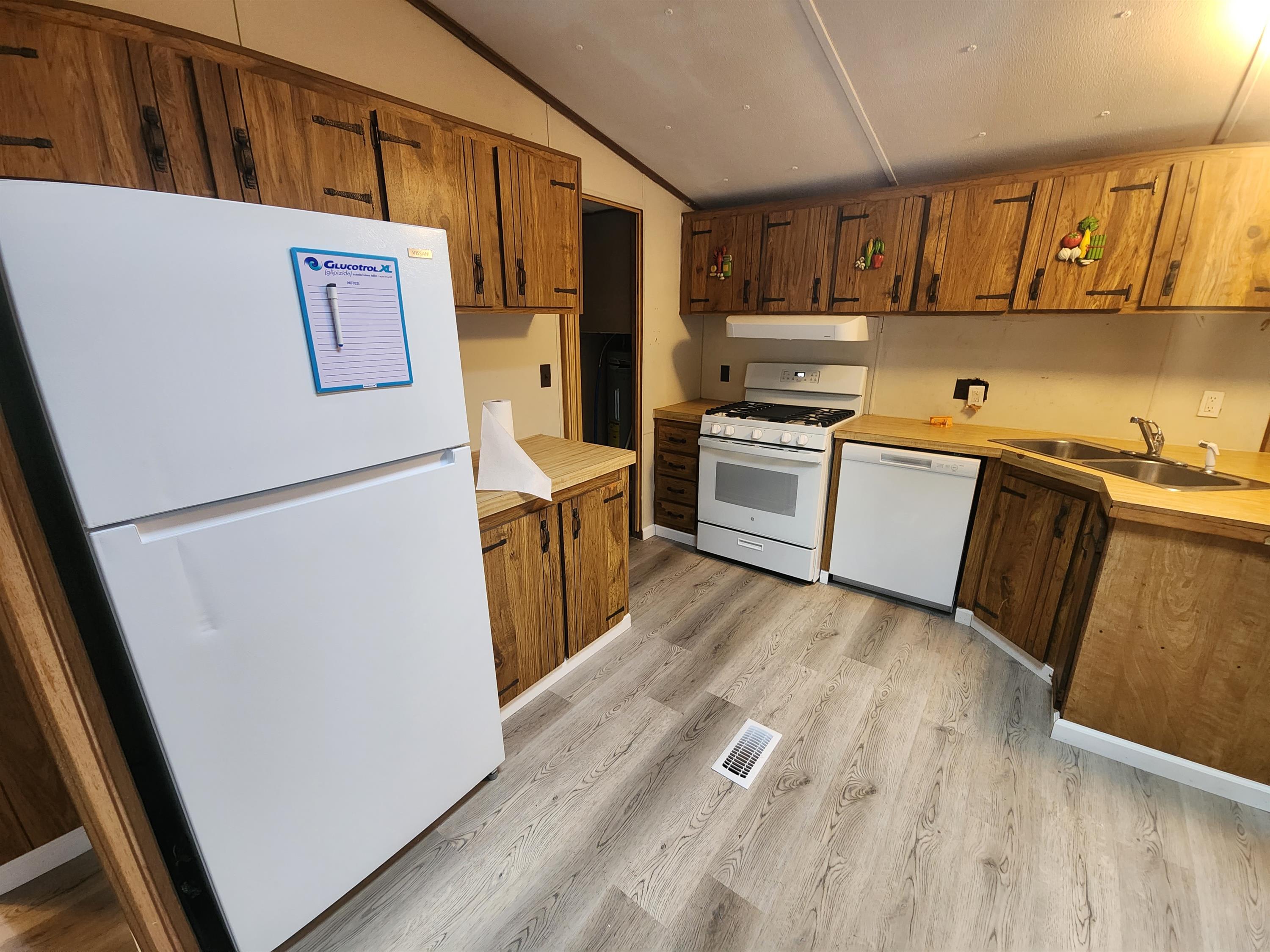 2966 Laird Avenue – photo 2