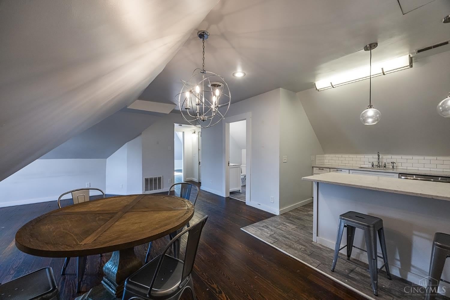 2412 Fairview Avenue – photo 3