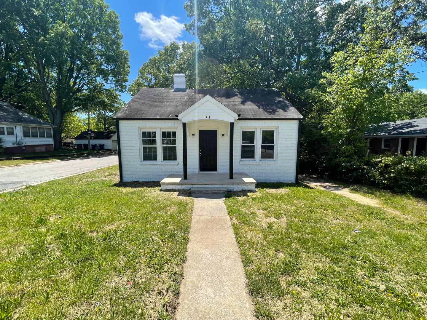 Freshly renovated 3 Bed 1 Bath Home Near UNCG! – photo 2