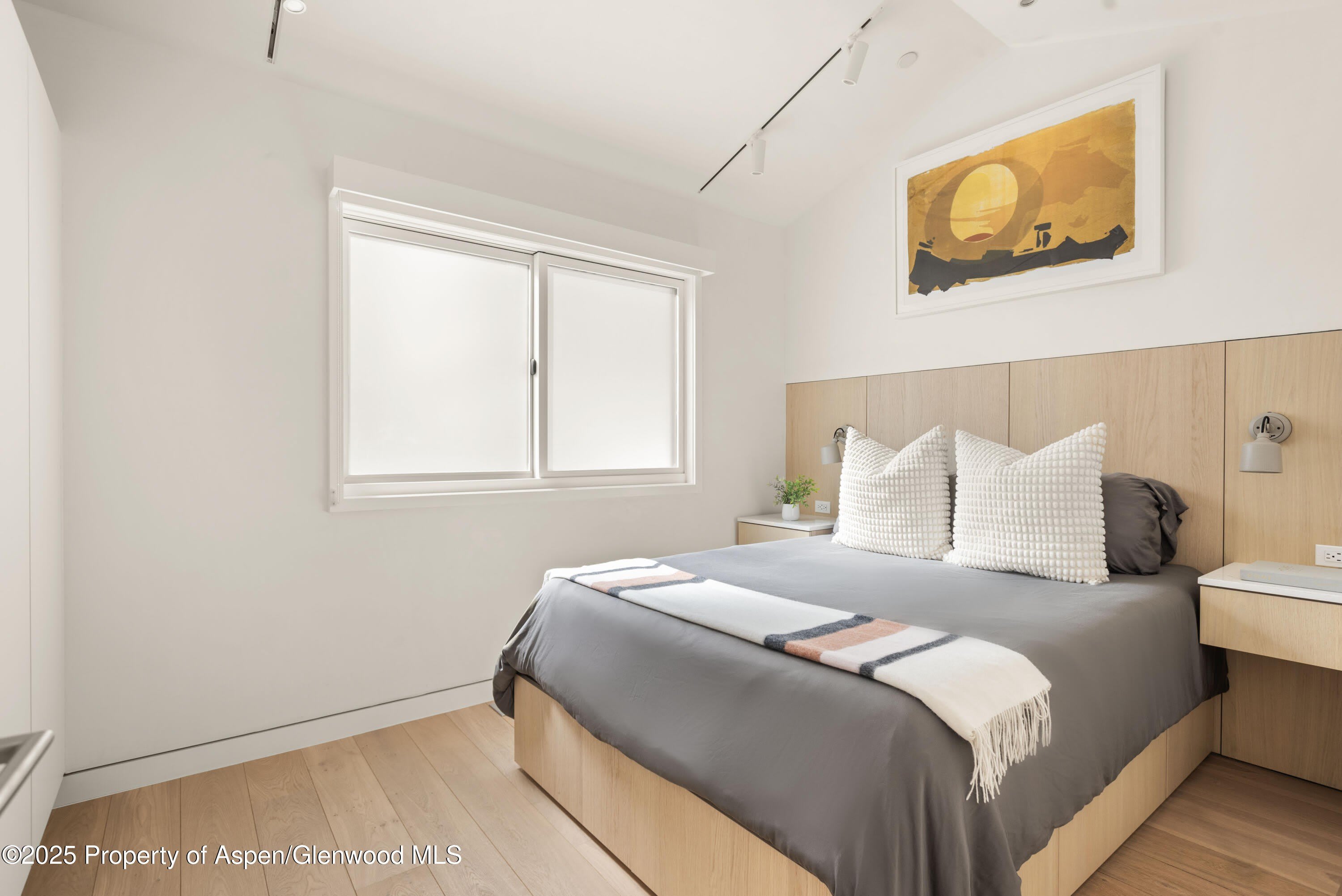 211 W Main Street – photo 3