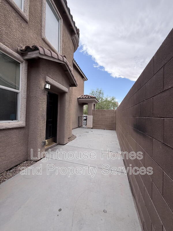 9118 Wine Cellar Ave – photo 3