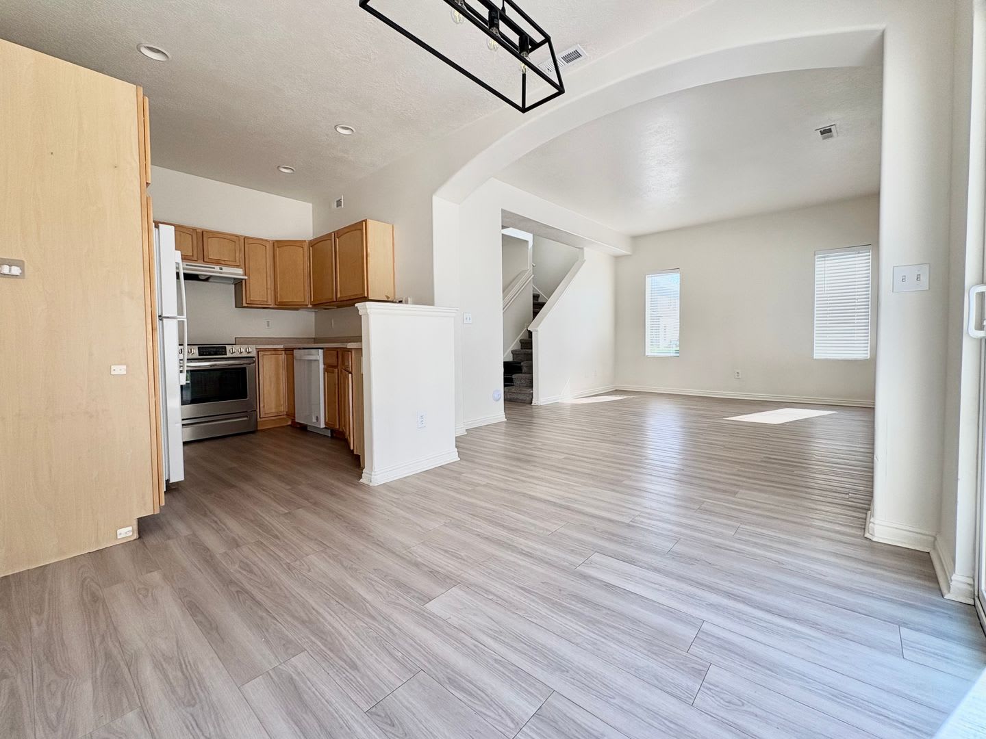 Spacious 3 Bed Townhome In West Valley City With Gated Yard Garage Pool – photo 5