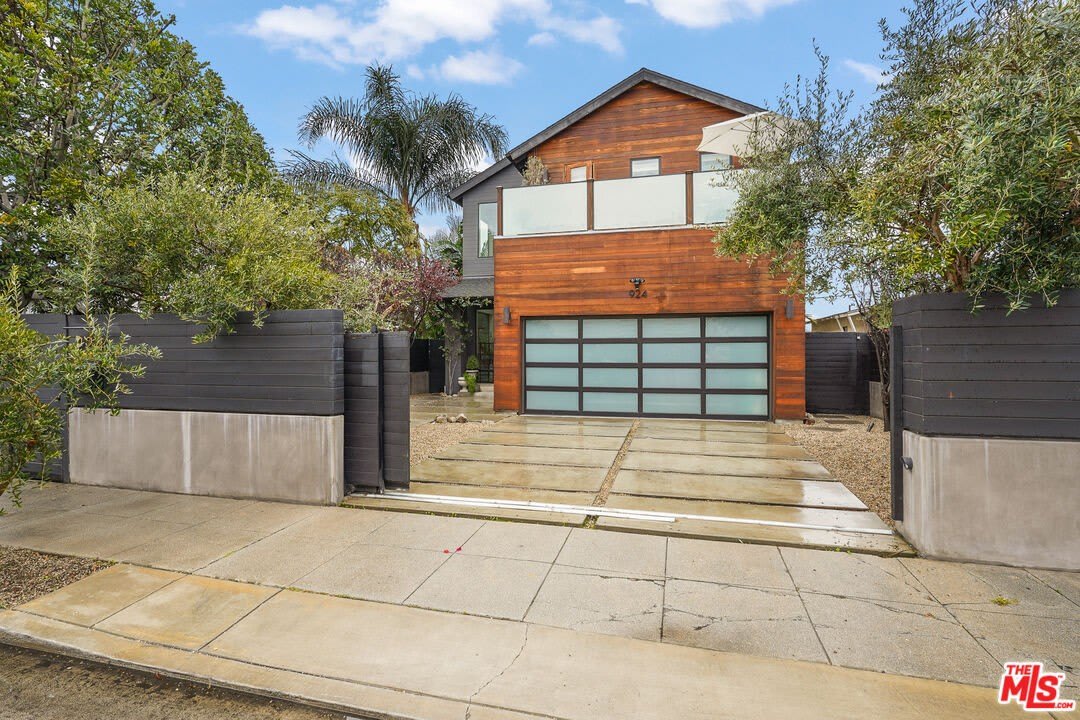 924 Vernon Ave – photo 2