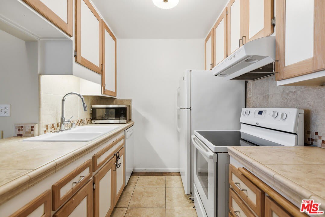 7777 W 91St St – photo 3
