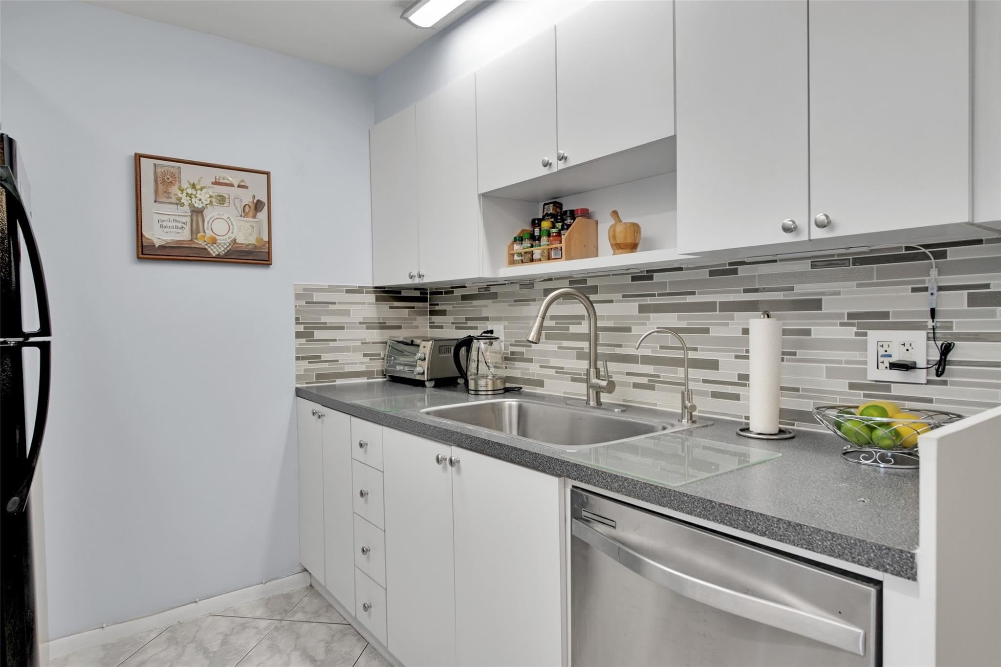 4302 Martinique Circle – photo 4