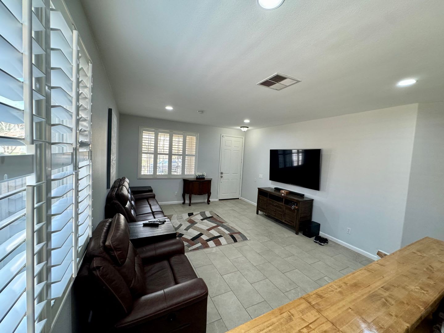 Spacious 6 bedroom home – photo 3