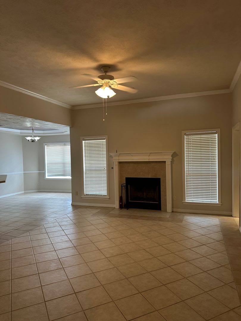 College Station -3 bedroom / 2 bath / 2 car garage / fenced in back yard. IN EDELWEISS GARTENS – photo 3