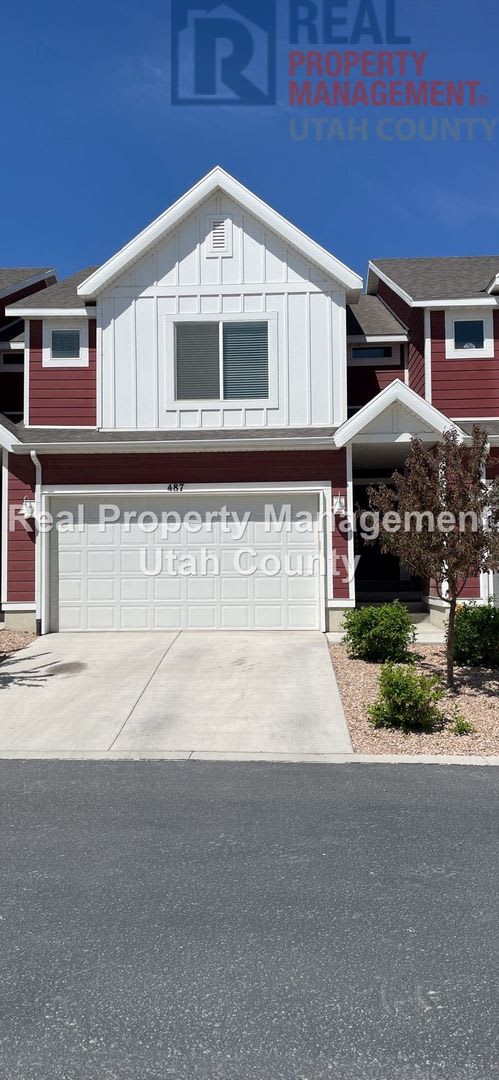 New Lower Price! Pet Friendly Townhouse Plus $500 off first full month rent – photo 1
