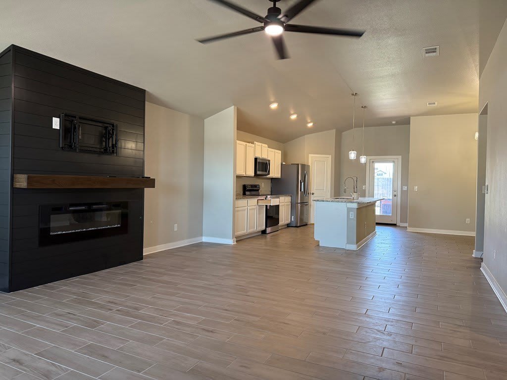 1106 Big Easy St – photo 2
