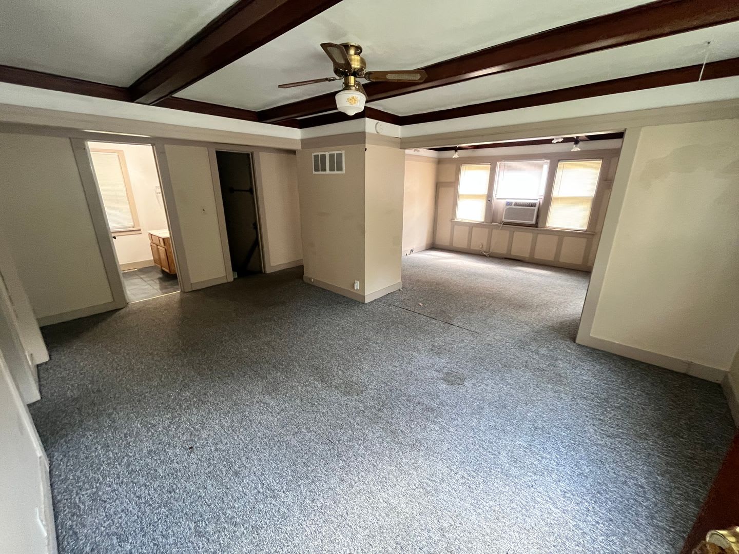 3 Bedroom, 2 Bath on Campus – photo 2