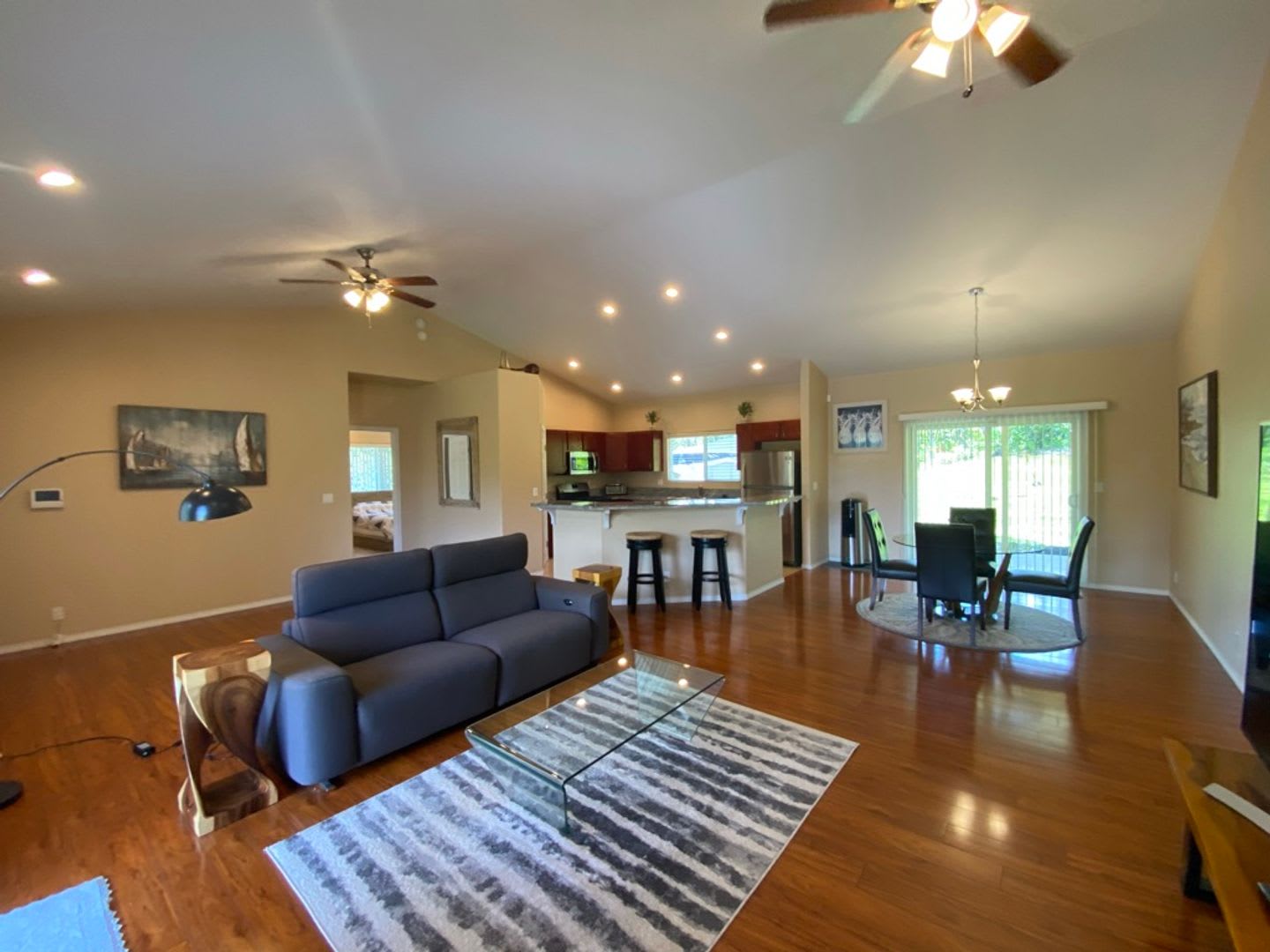 3/2 Furnished & Pet Friendly-Hawaiian Paradise Park – photo 3