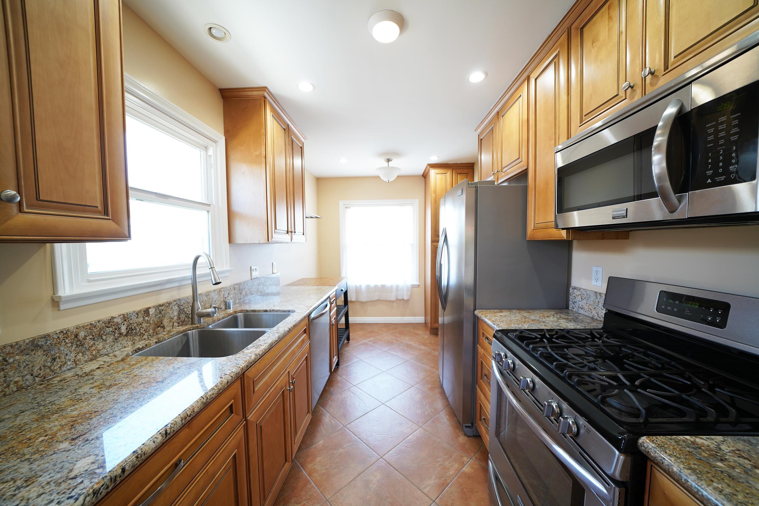 11252 Delano Street – photo 4