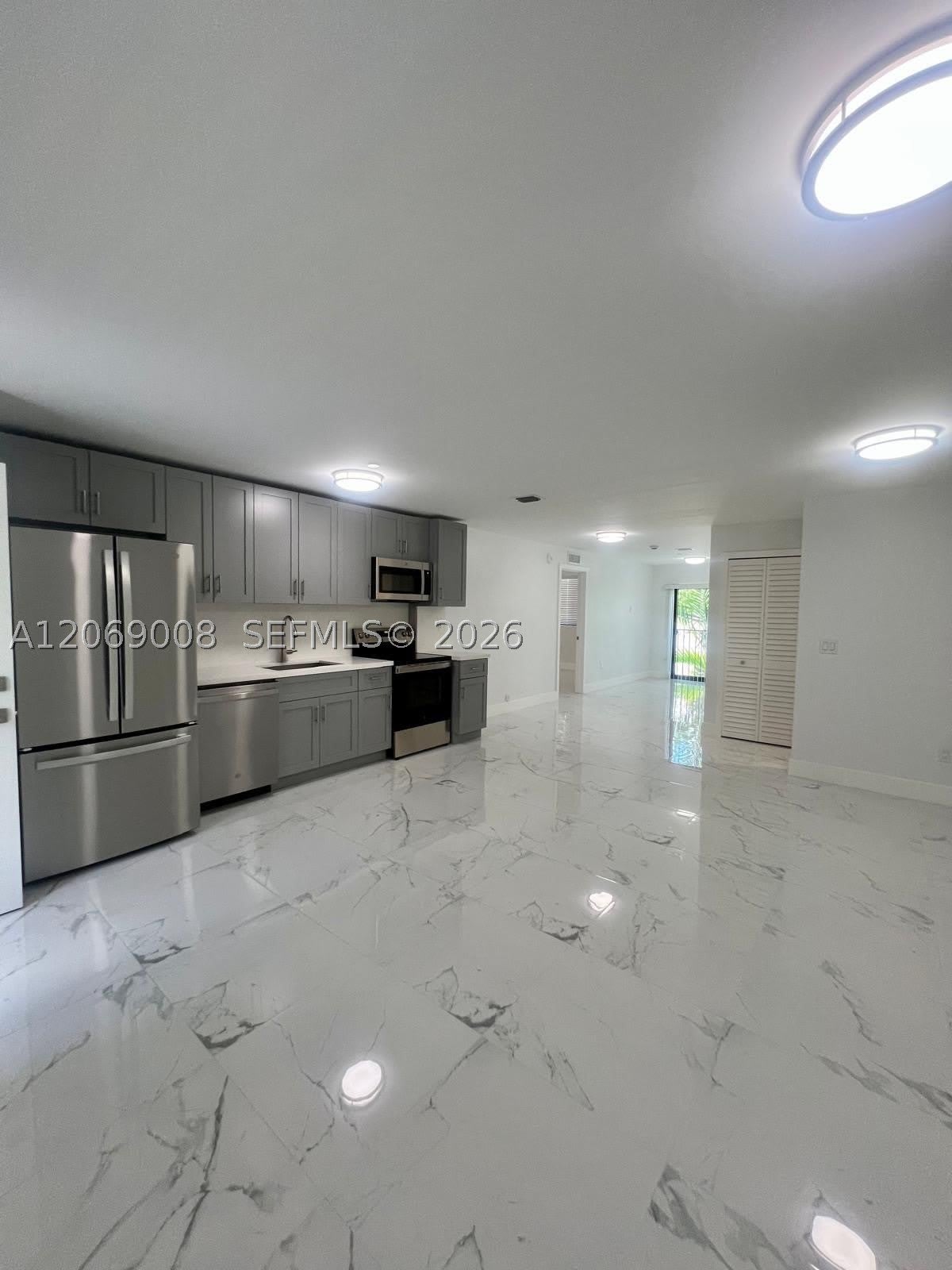 1860 NW 19th St – photo 3